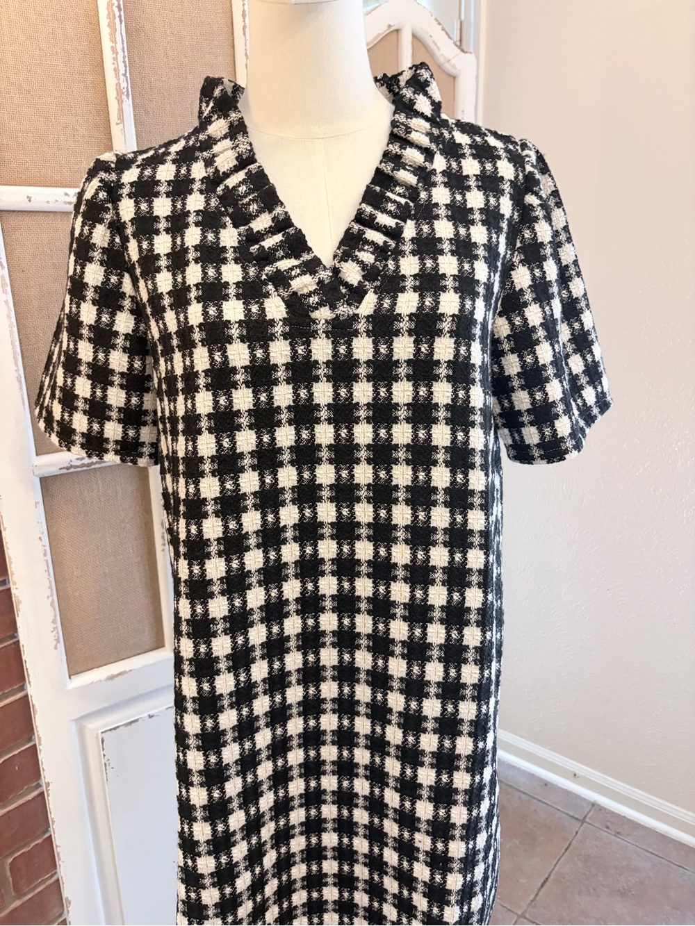 VOY NWT Black Ivory Plaid Tweed Gold Metallic Threads Woven Thru Shift Dress
